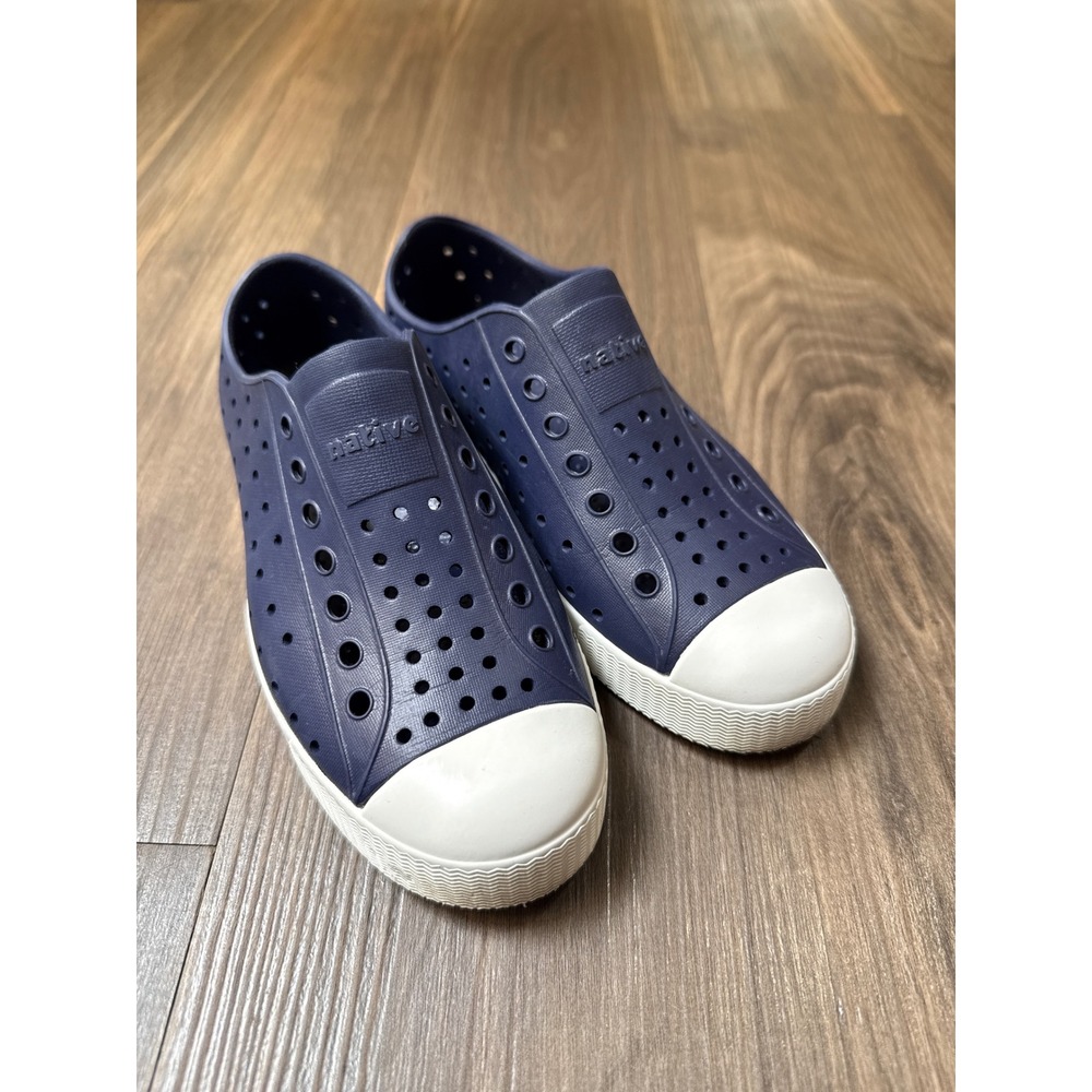 Native Jefferson Shoes Junior Size 1 Navy Blue Slip On Water Friendly Sneakers
